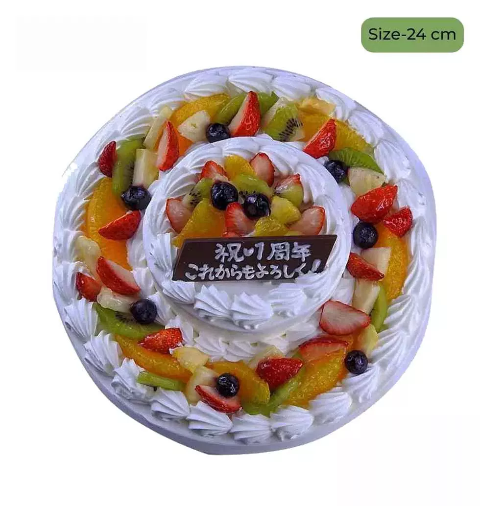 Creamy Tower Cake With Fruits